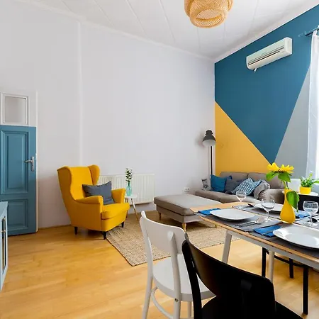 Treasure Box Citycenter Apartment *